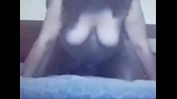 Ricas tetas en 4 como perra